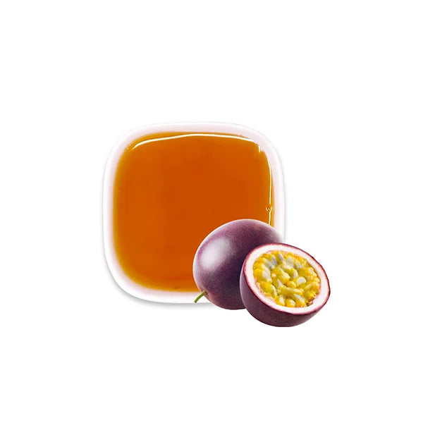 Seedless passion fruit syrup with fresh fruit – amber tone, intense aroma, ideal for all drinks.