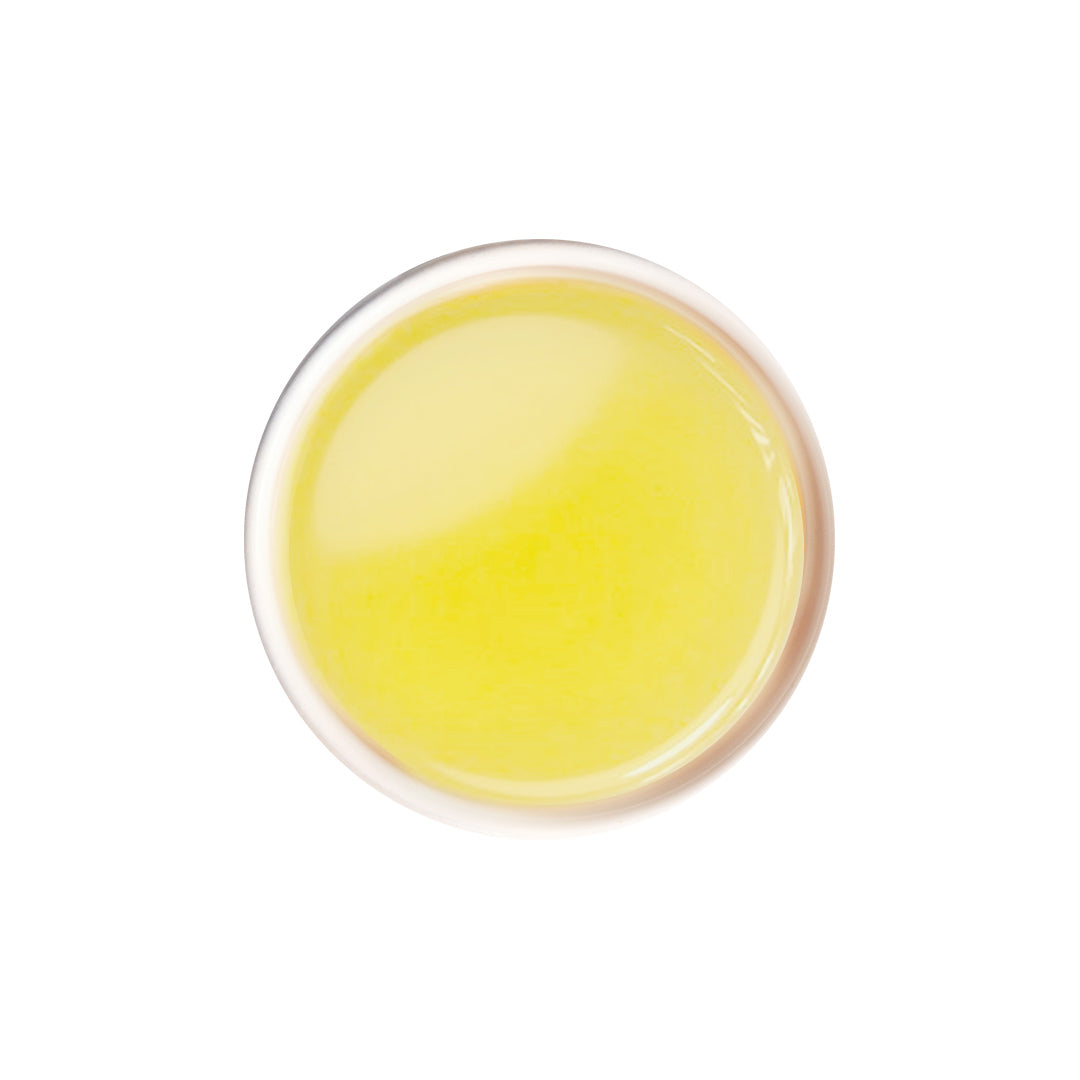 Brewed Four Seasons tea with bright golden liquor and fresh aroma.